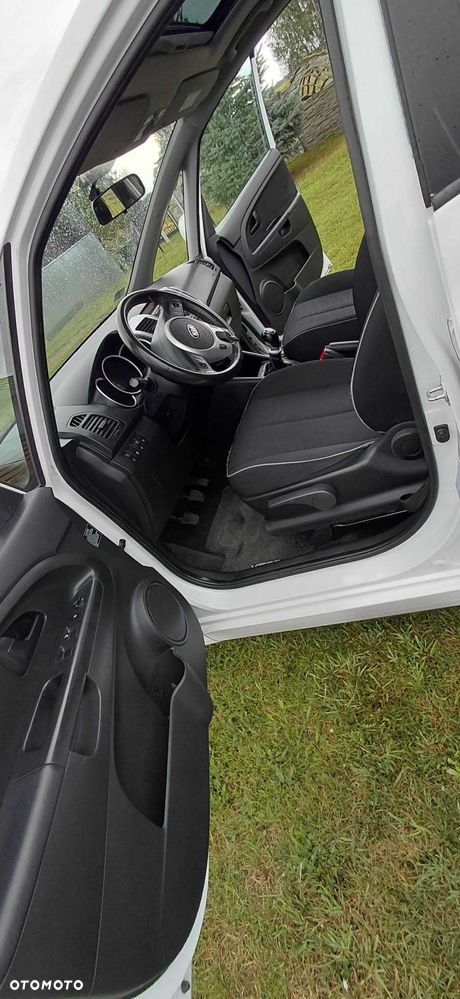 Kia Venga - 7