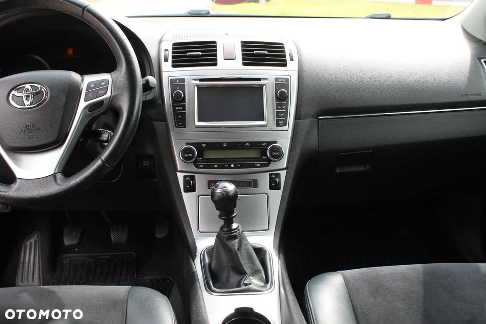 Toyota Avensis 1.8 Premium - 15