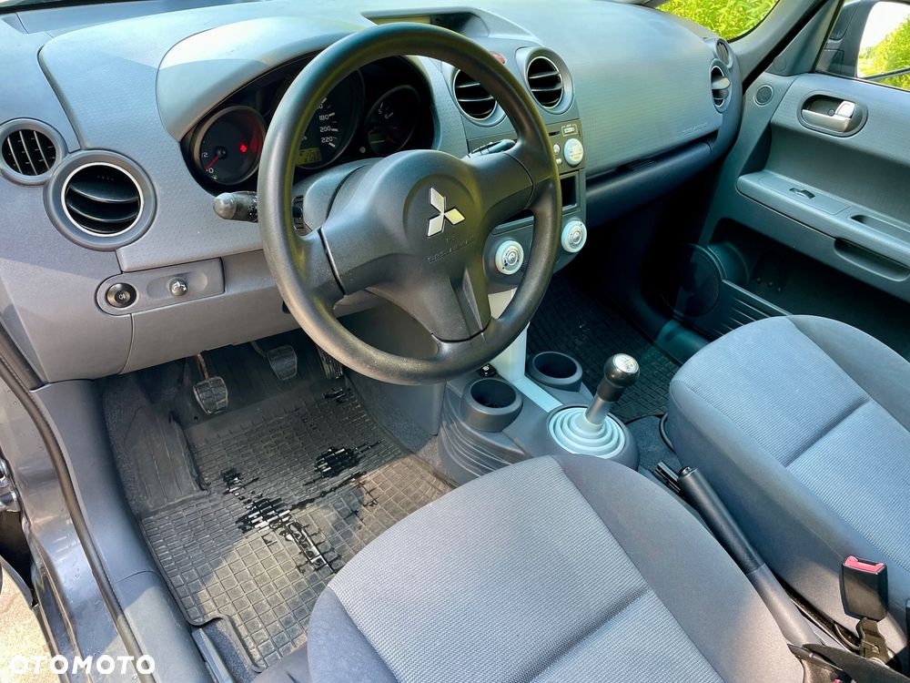 Mitsubishi Colt - 10