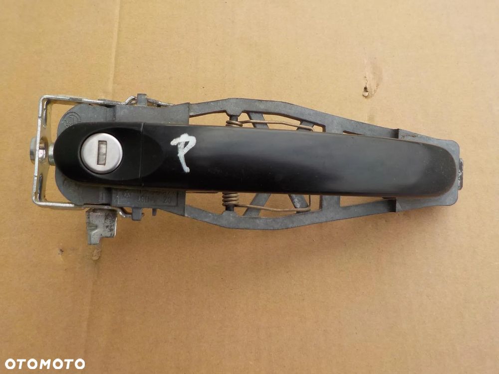 VW T5 T6 KLAMKA PRAWA ZEWNĘTRZNA - 1