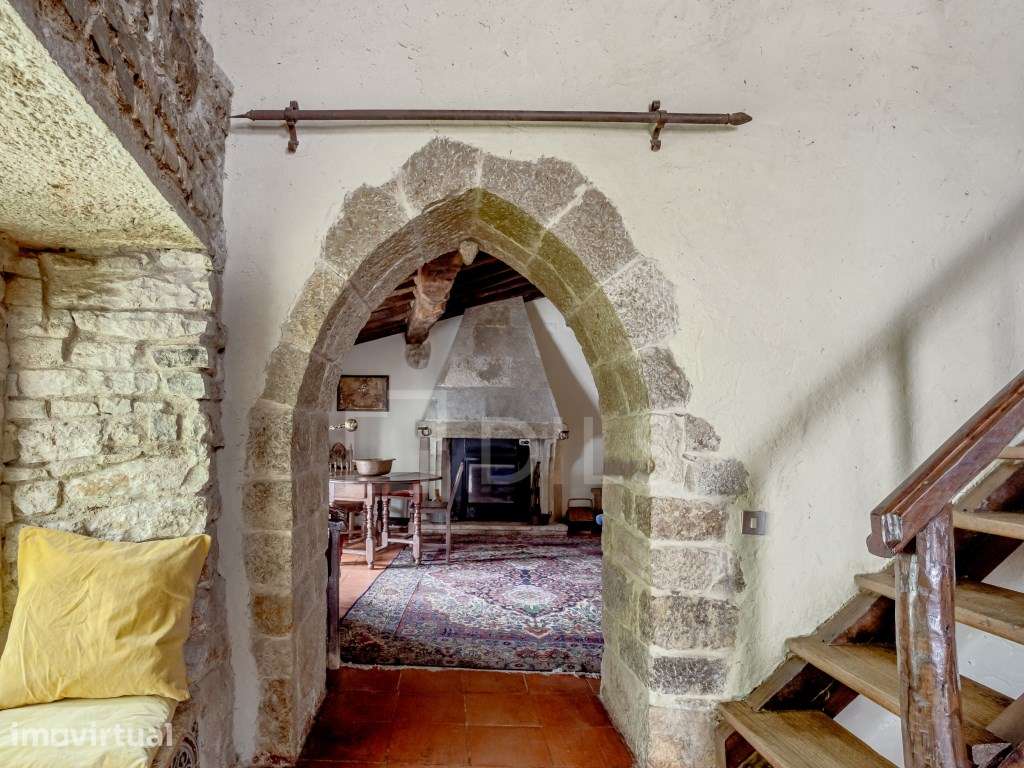 Moradia T5 Óbidos com história, terraços e garagem - Grande imagem: 2/60