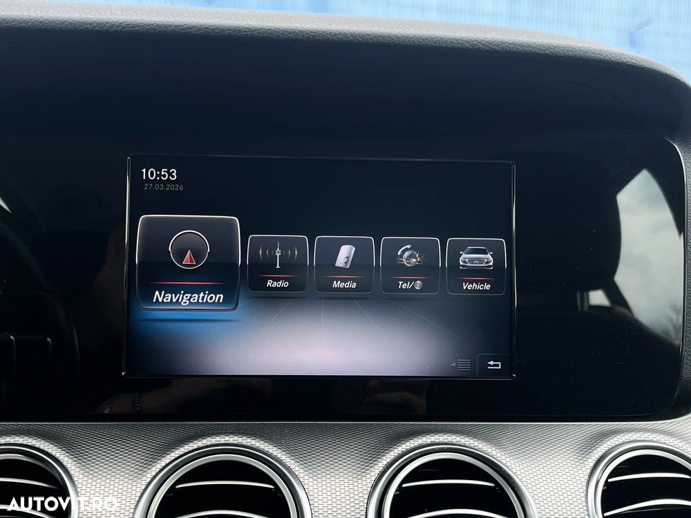 Mercedes-Benz E 200 4MATIC Aut. - 26