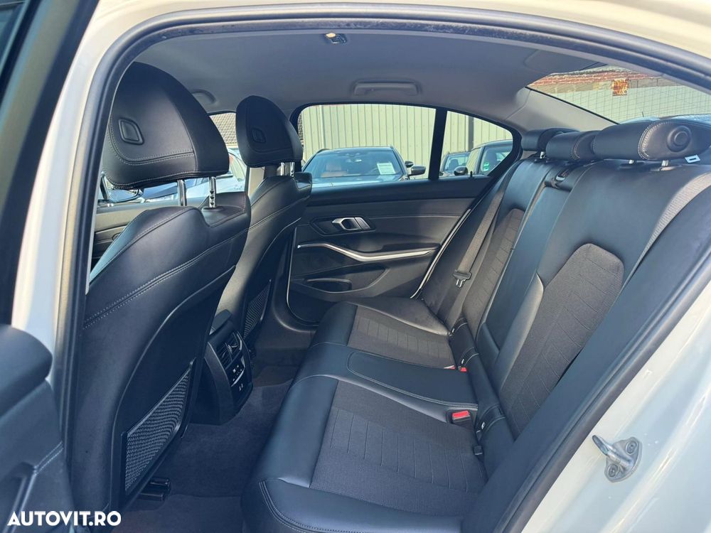 BMW Seria 3 320d xDrive Aut. Luxury Line - 23