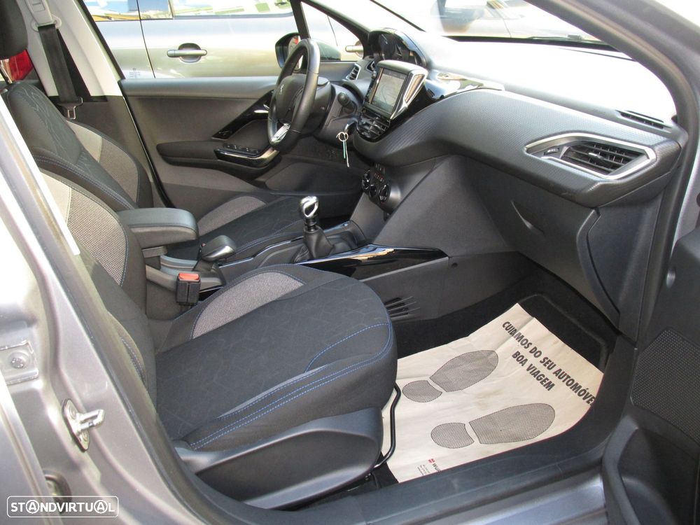 Peugeot 2008 1.2 PureTech Signature - 13