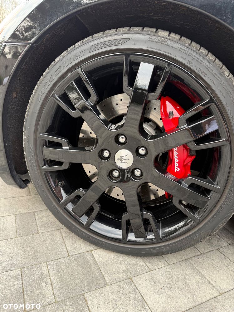 Maserati GranTurismo S Automat - 11