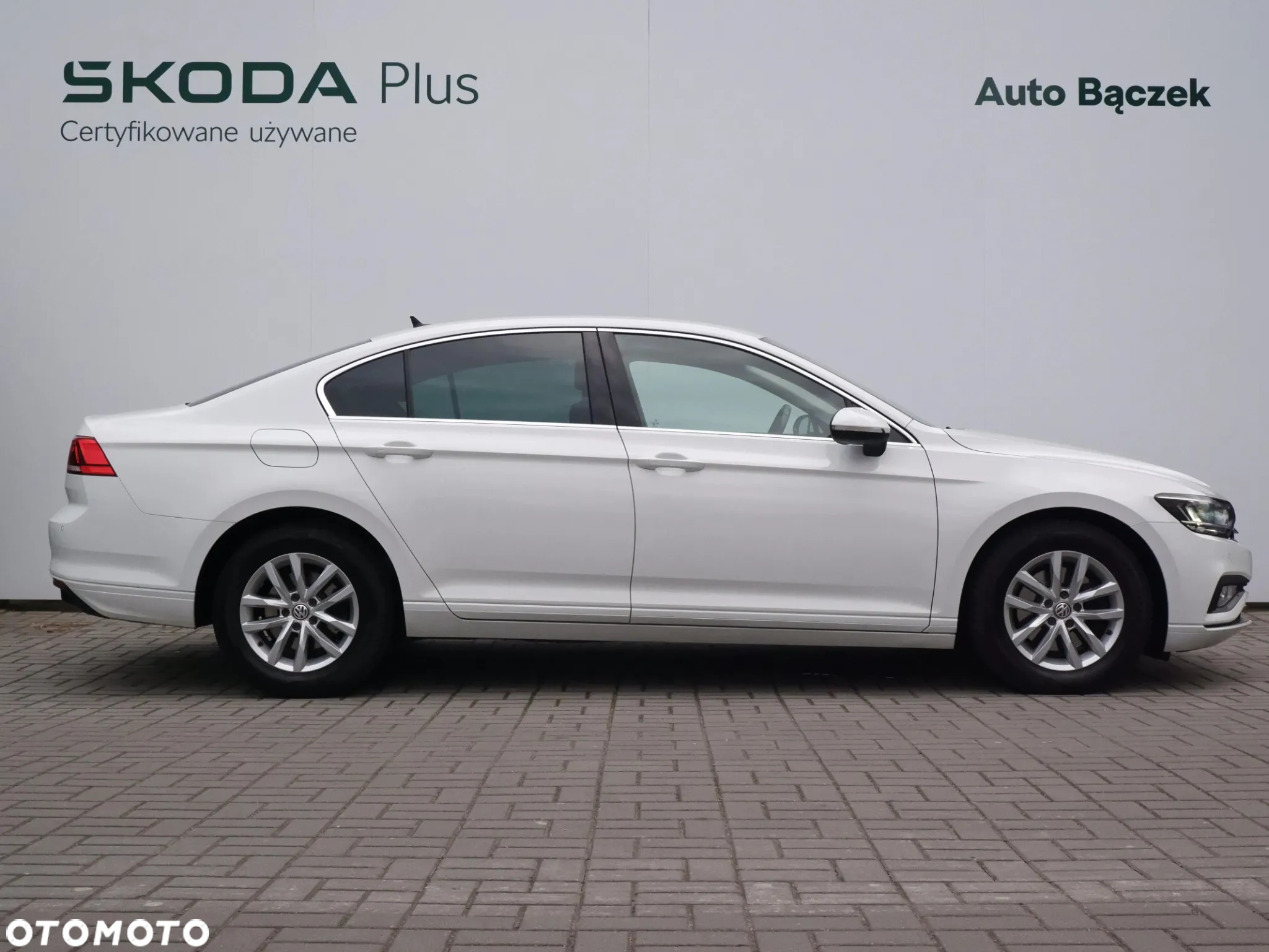 Volkswagen Passat - 4