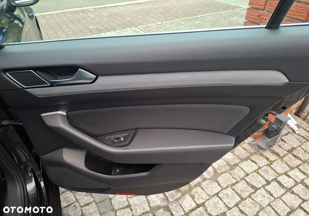 Volkswagen Passat 1.5 TSI EVO Business - 37