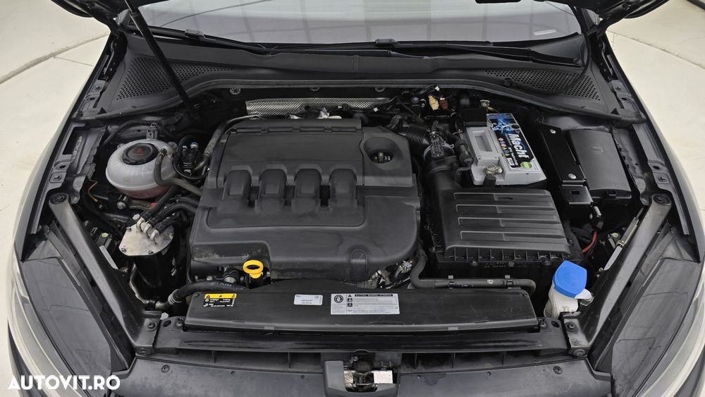 Volkswagen Golf 1.6 TDI Comfortline - 24