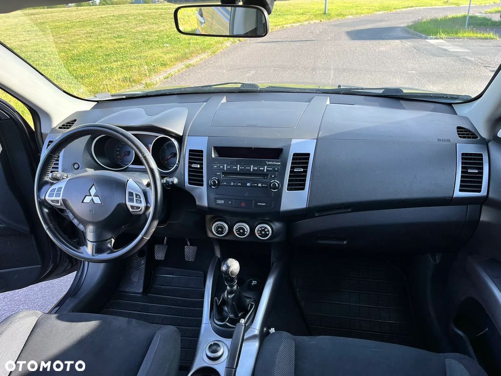 Mitsubishi Outlander 2.2 DID Intense + - 11