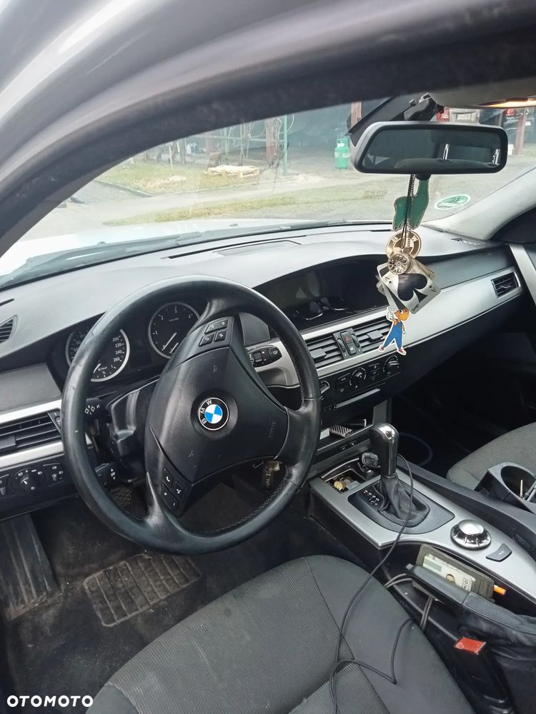 BMW Seria 5 525d - 6