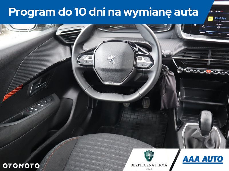 Peugeot 208 - 8