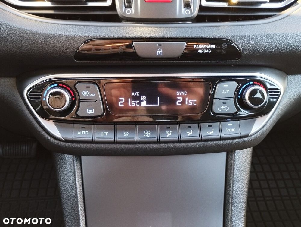 Hyundai i30 1.5 T-GDI 48V Executive DCT - 16