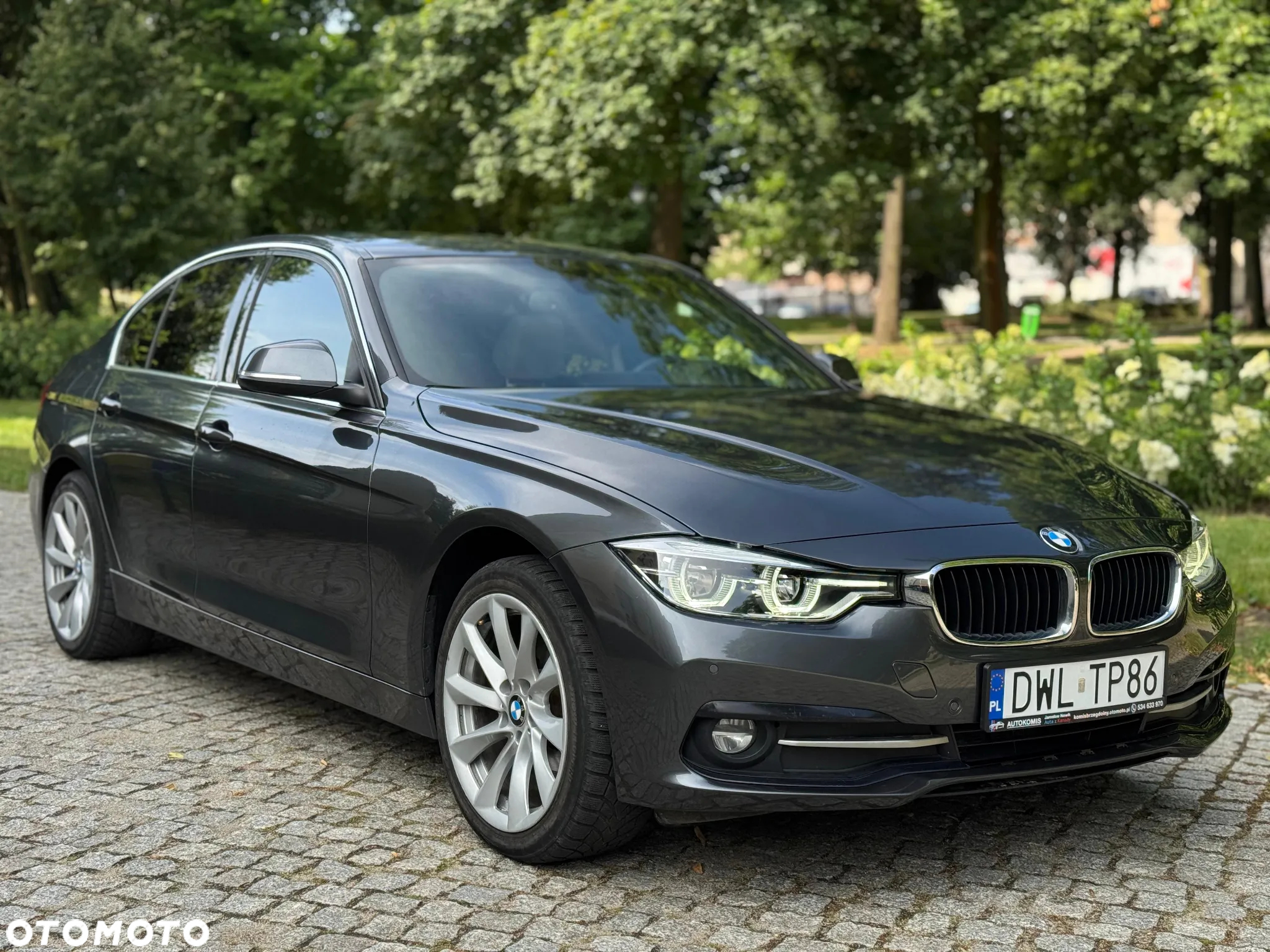 BMW Seria 3 330i - 33