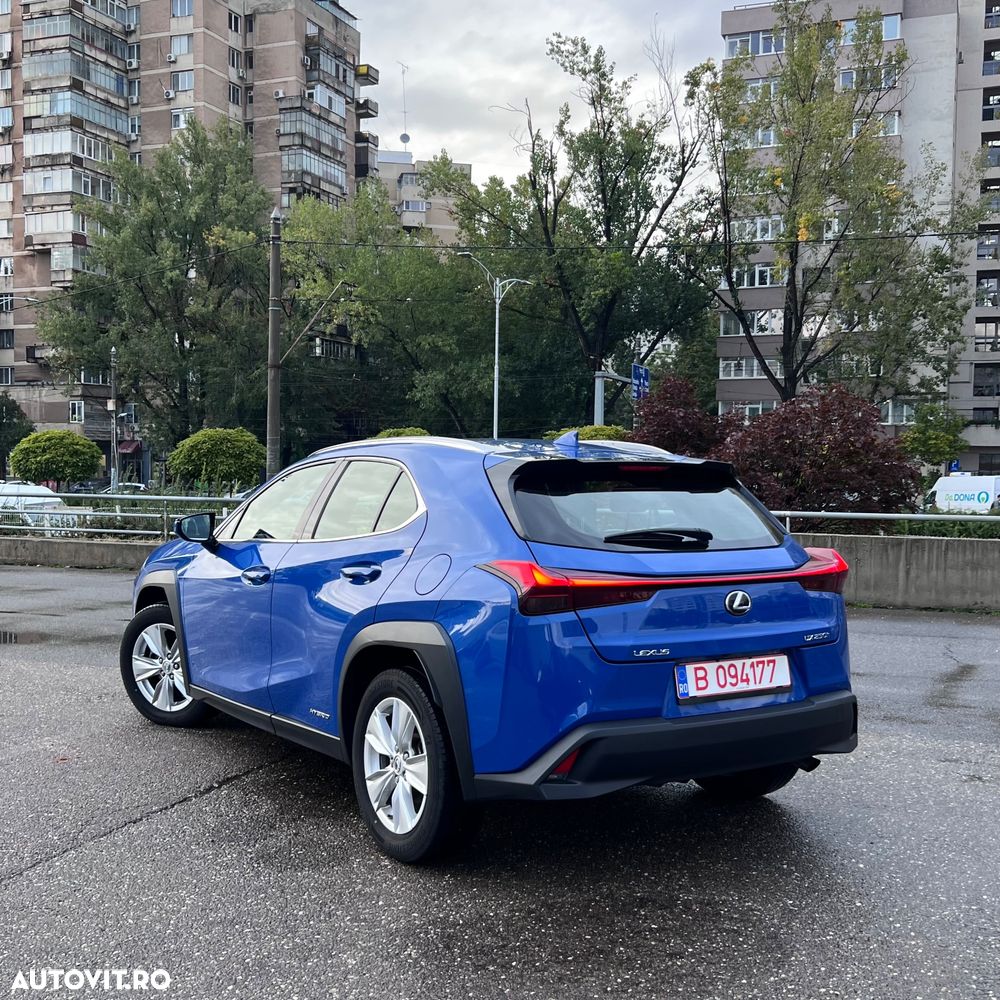 Lexus UX - 3