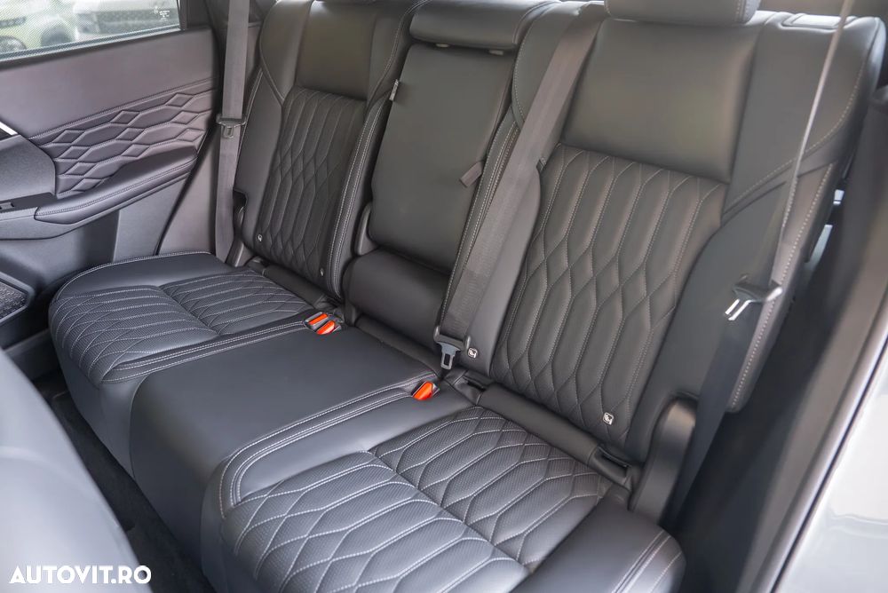 Mitsubishi Outlander 2.4 L 4X4 PHEV Instyle - 26