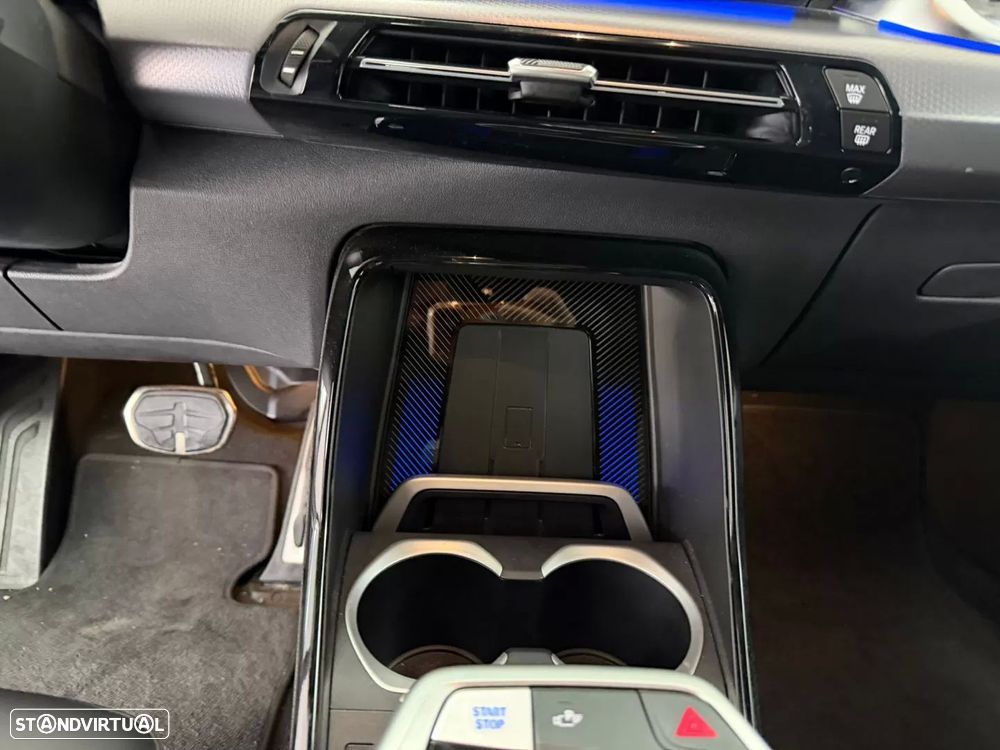 BMW iX2 eDrive20 Pack Desportivo M - 21