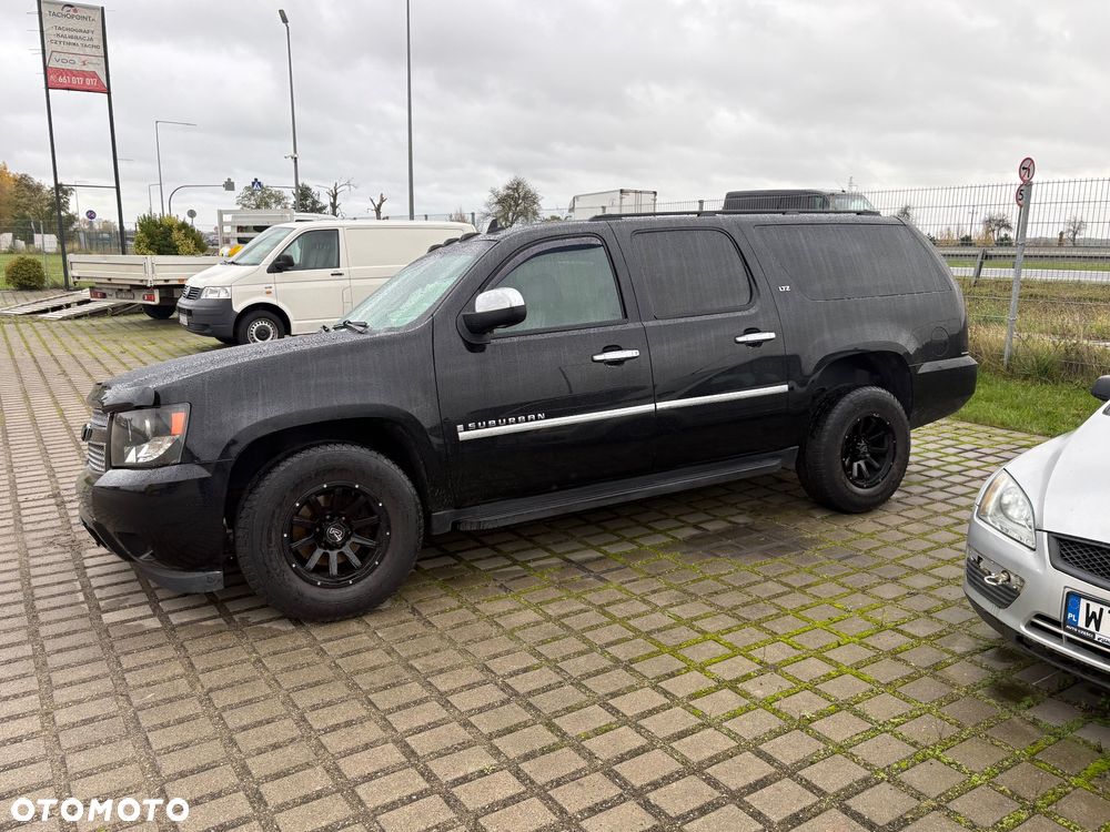 Chevrolet Suburban - 23