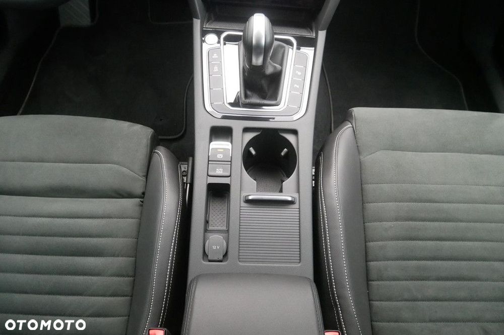 Volkswagen Passat Variant 2.0 TSI Elegance DSG - 11