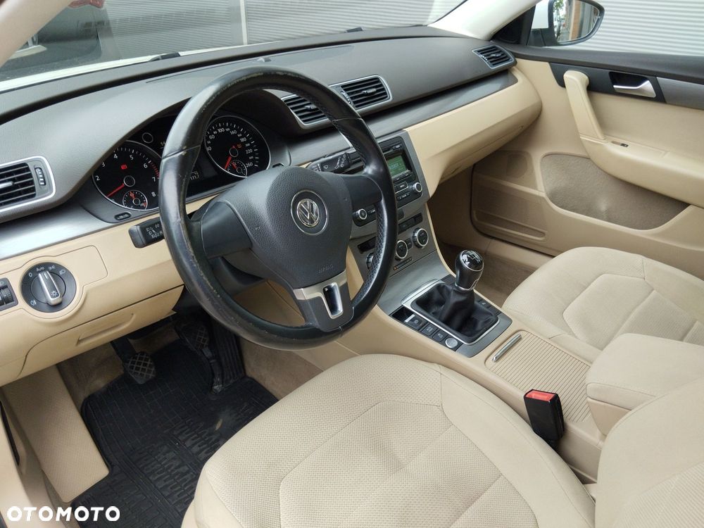 Volkswagen Passat 1.4 TSI BMT Comfortline - 9