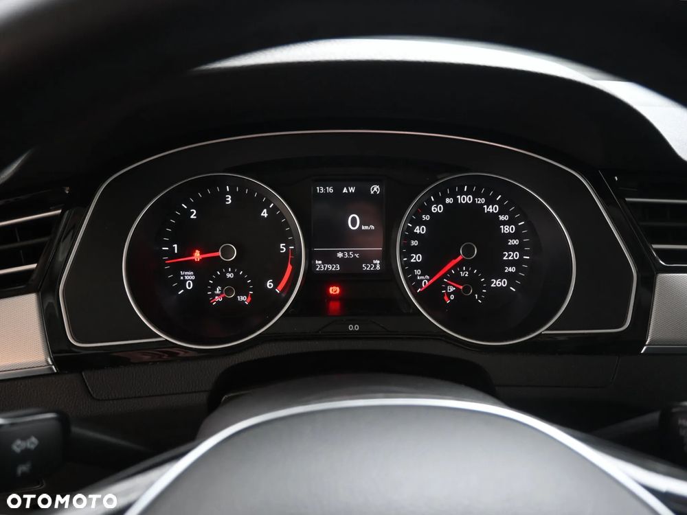 Volkswagen Passat 1.6 TDI (BlueMotion Technology) Comfortline - 26