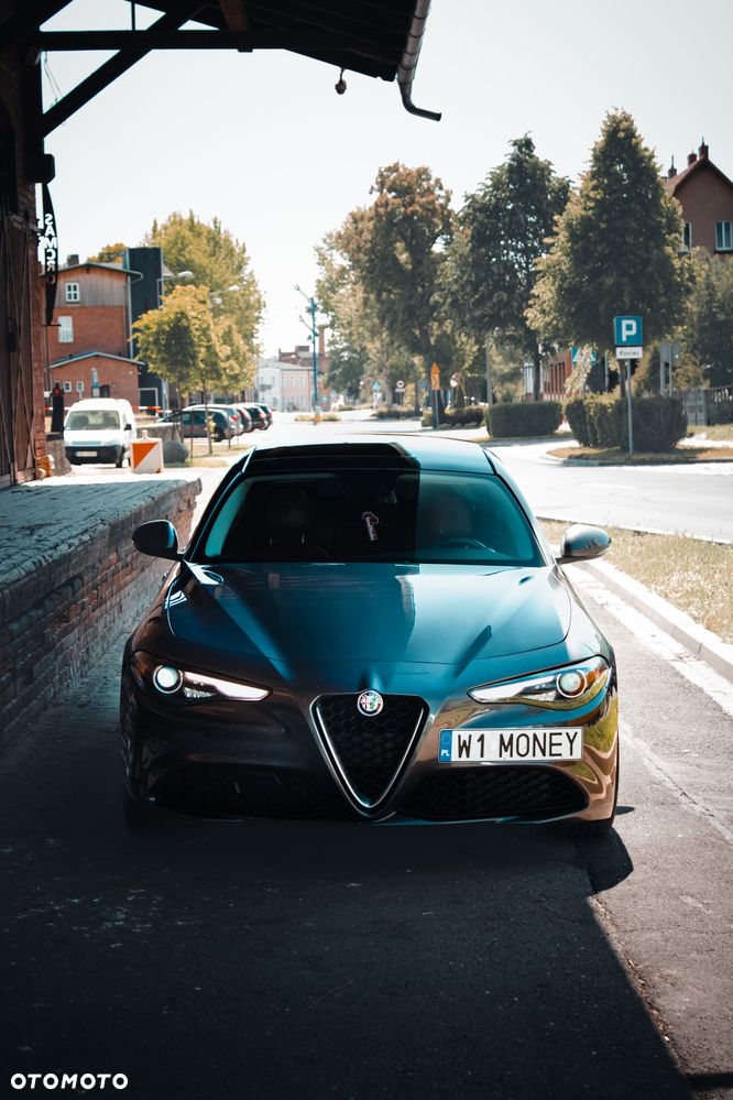 Alfa Romeo Giulia - 5