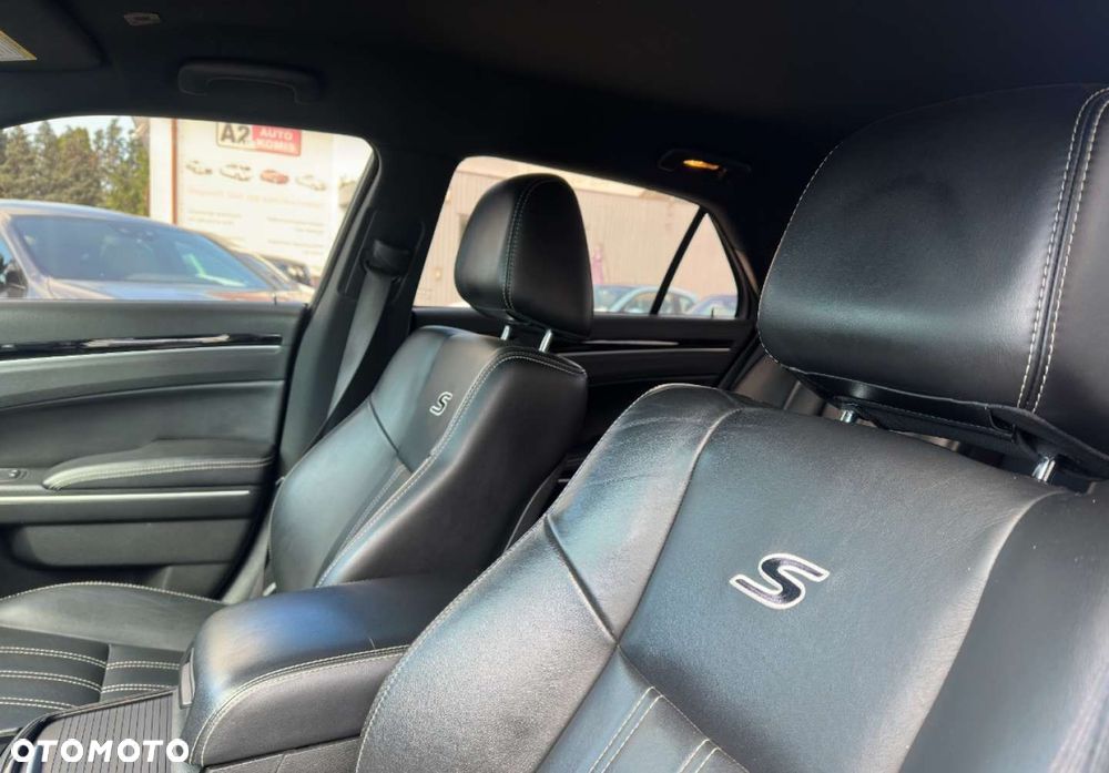 Chrysler 300s - 13