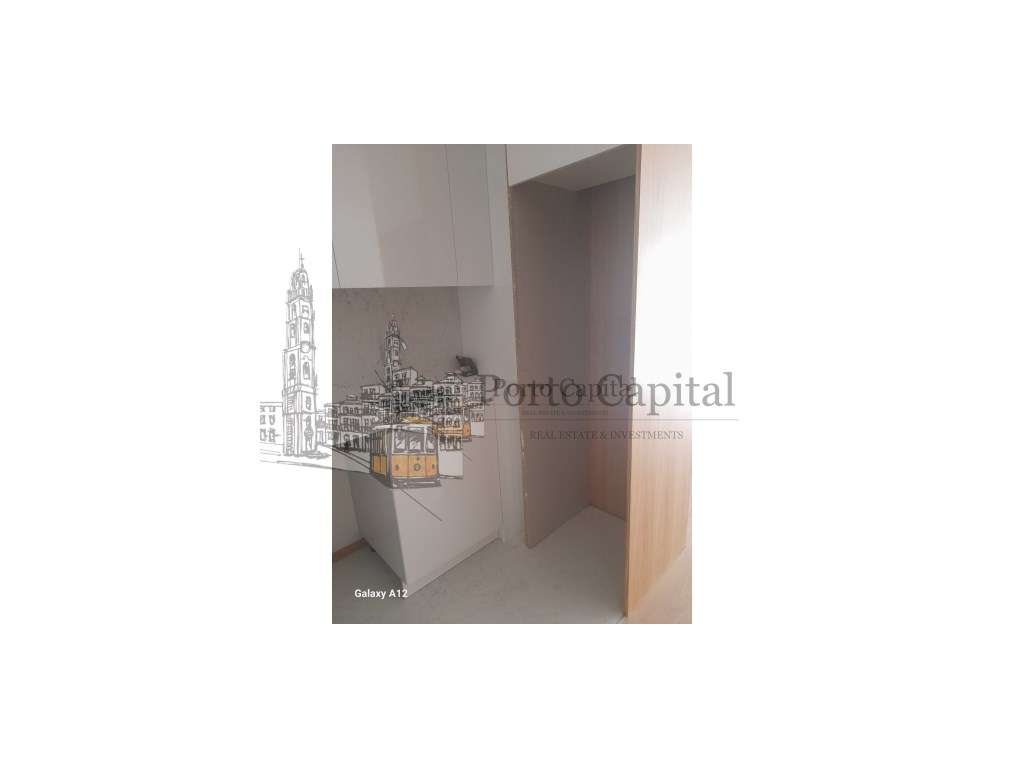 EXCELENTE APARTAMENTO T2 COM VARANDE E DOIS LUGARES DE GARAGEM NO B... - Grande imagem: 3/20