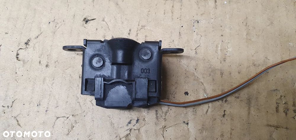 Zamek rygiel maski przód Mercedes ML W163 - 2