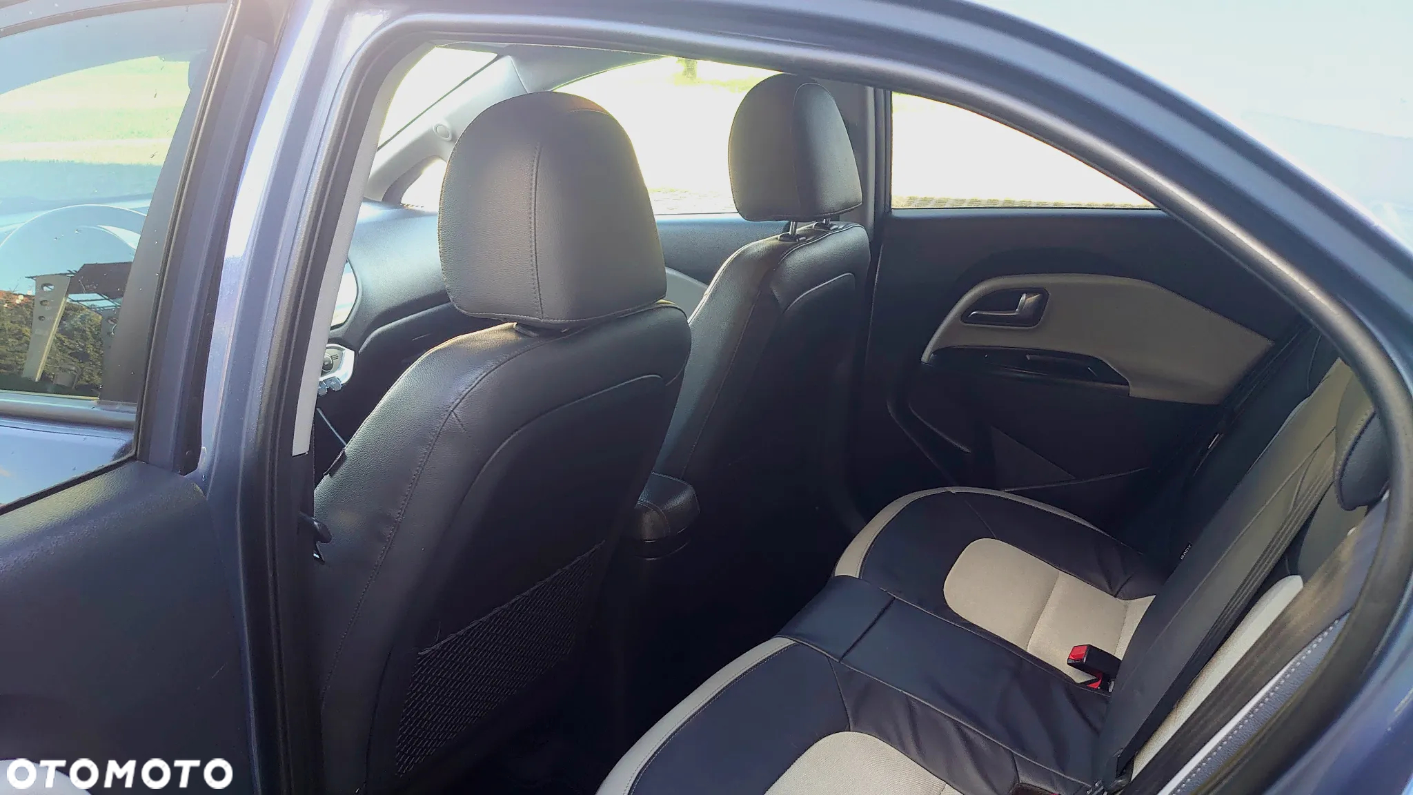 Kia Rio 1.4 Platinum Edition - 24