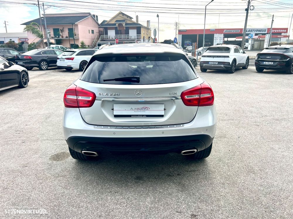 Mercedes-Benz GLA 220 d 4Matic 7G-DCT Urban - 7
