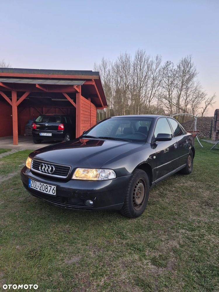 Audi A4 Limousine - 1