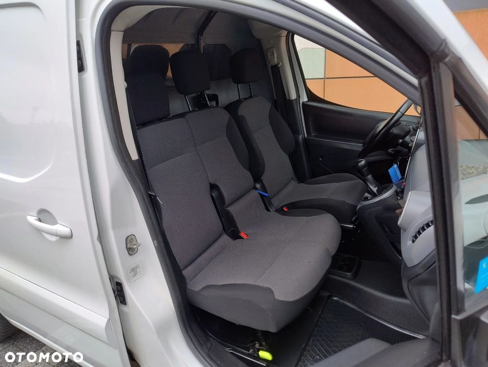 Peugeot PARTNER PO LIFT 1.6 HDI (90KM) 5-BIEGÓW KLIMA TEMPOMAT TABLET STAN IDEALNY FULL OPCJA BEZWYPADKOWY SERWIS KM NIE MA RDZY ! ! ! - 11