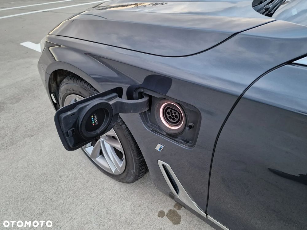 BMW Seria 7 740Le iPerformance - 9