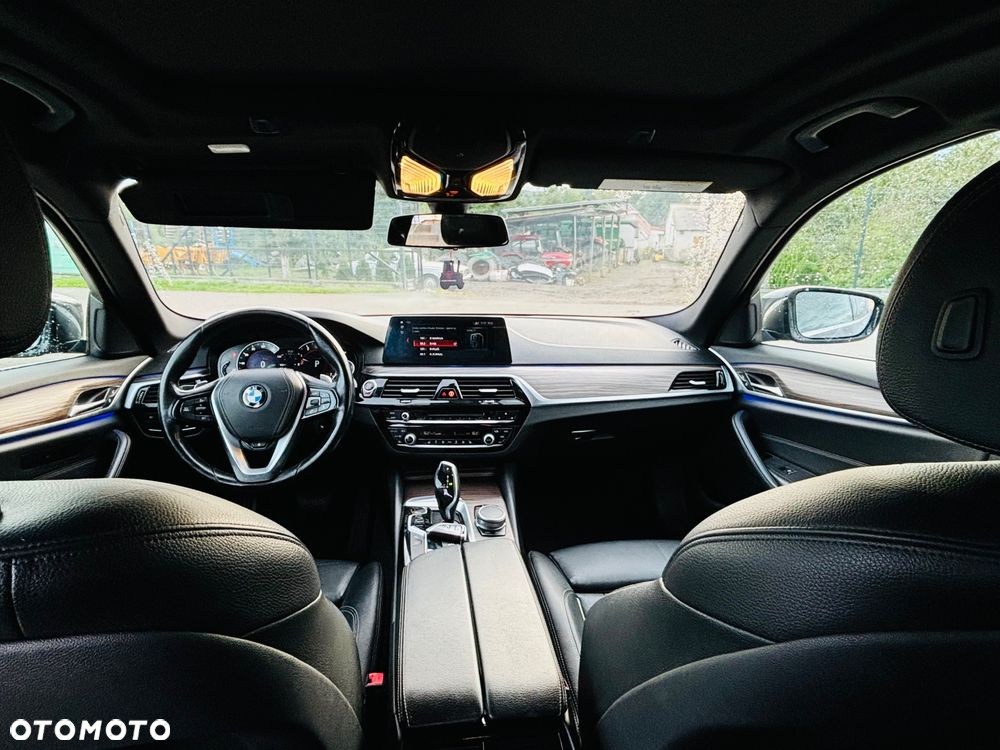BMW Seria 5 530i xDrive Sport Line sport - 13