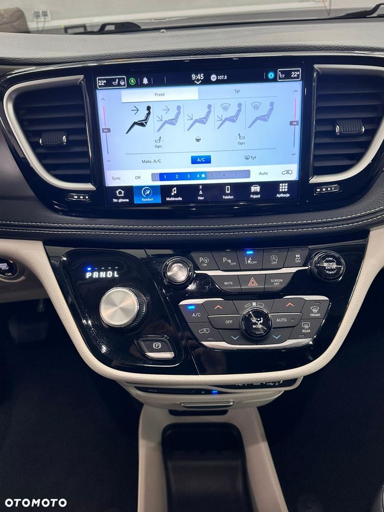 Chrysler Pacifica - 26