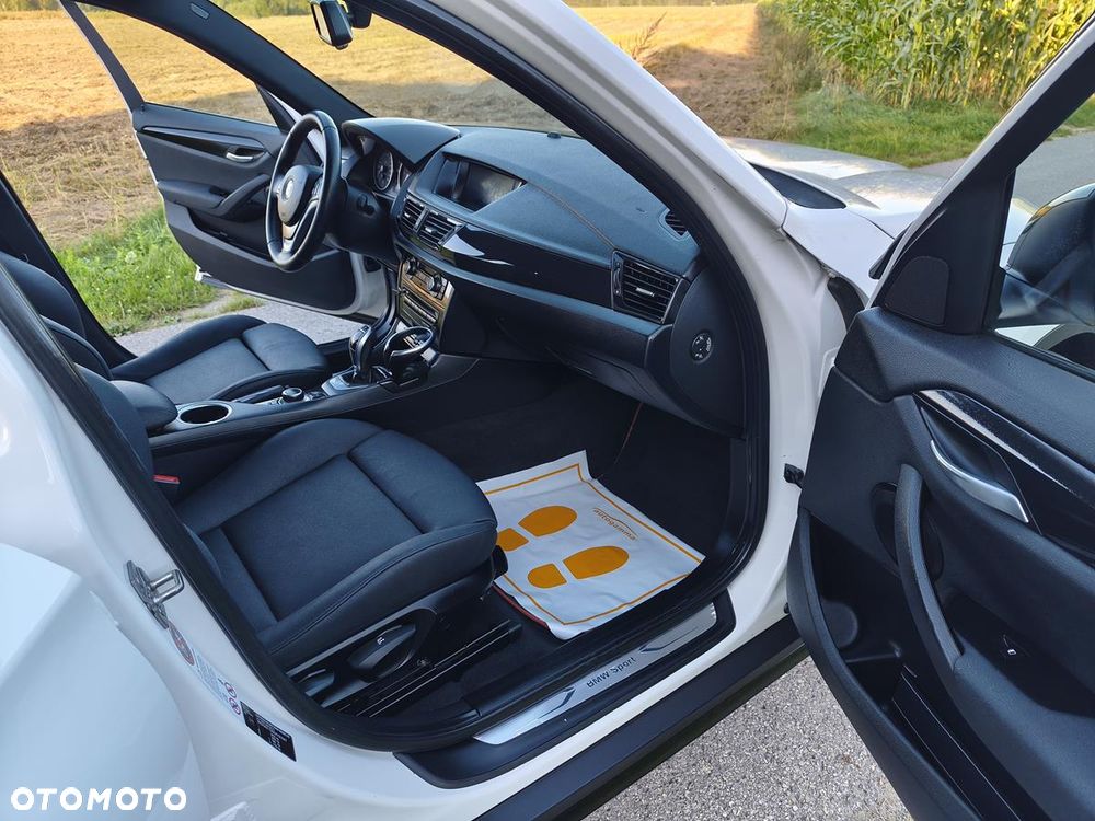 BMW X1 sDrive18d xLine - 25