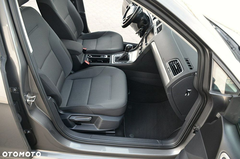 Volkswagen Golf - 25