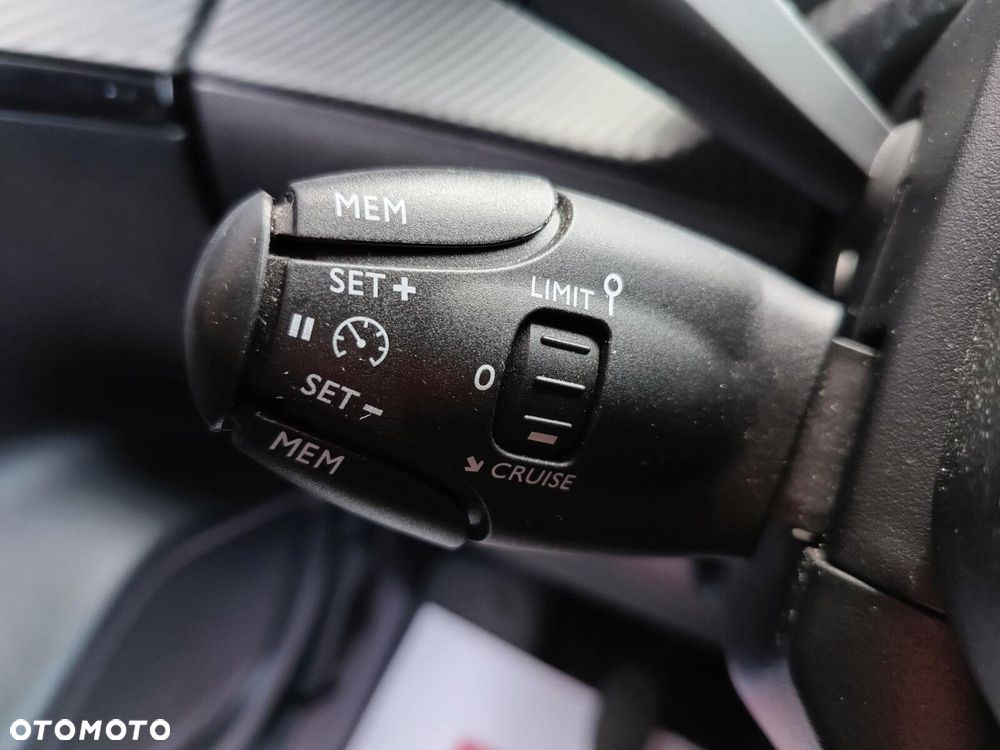 Peugeot 2008 1.2 PureTech Allure Pack S&S - 21