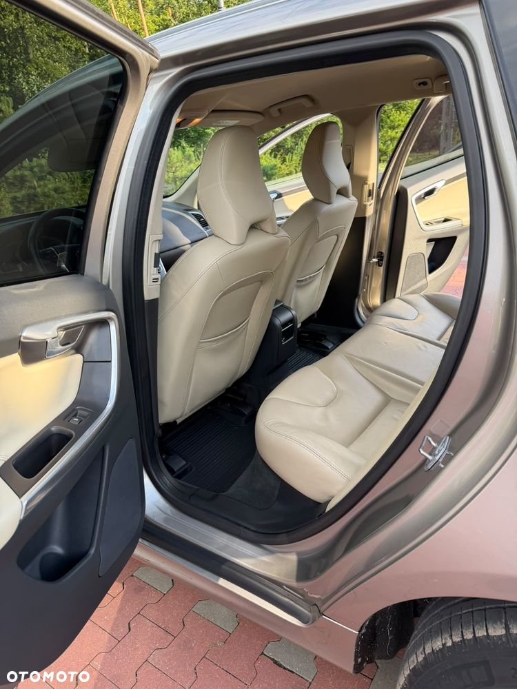 Volvo XC 60 D5 AWD Momentum - 10