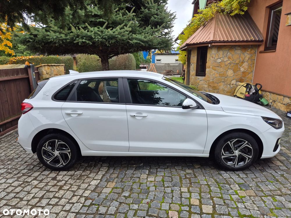Hyundai i30 1.6 CRDI DCT Intro - 1