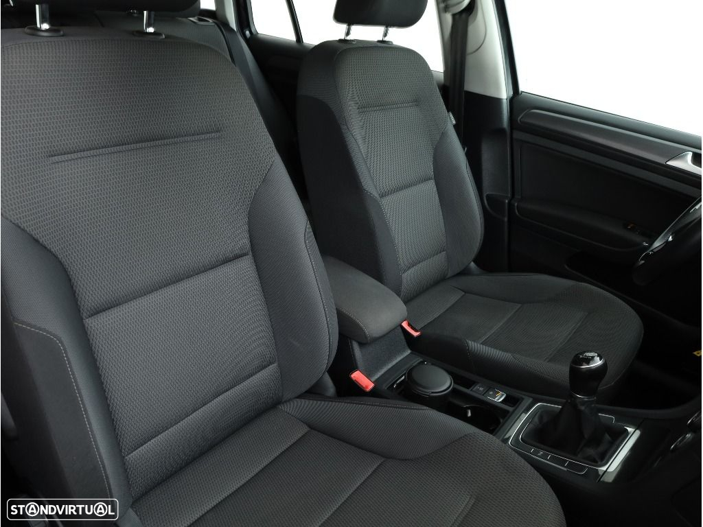VW Golf Variant 1.6 TDi Confortline - 27