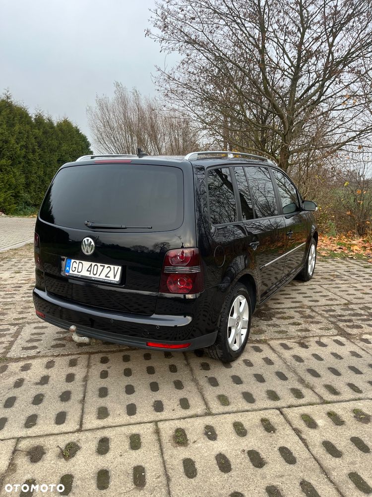 Volkswagen Touran 2.0 TDI Highline - 3
