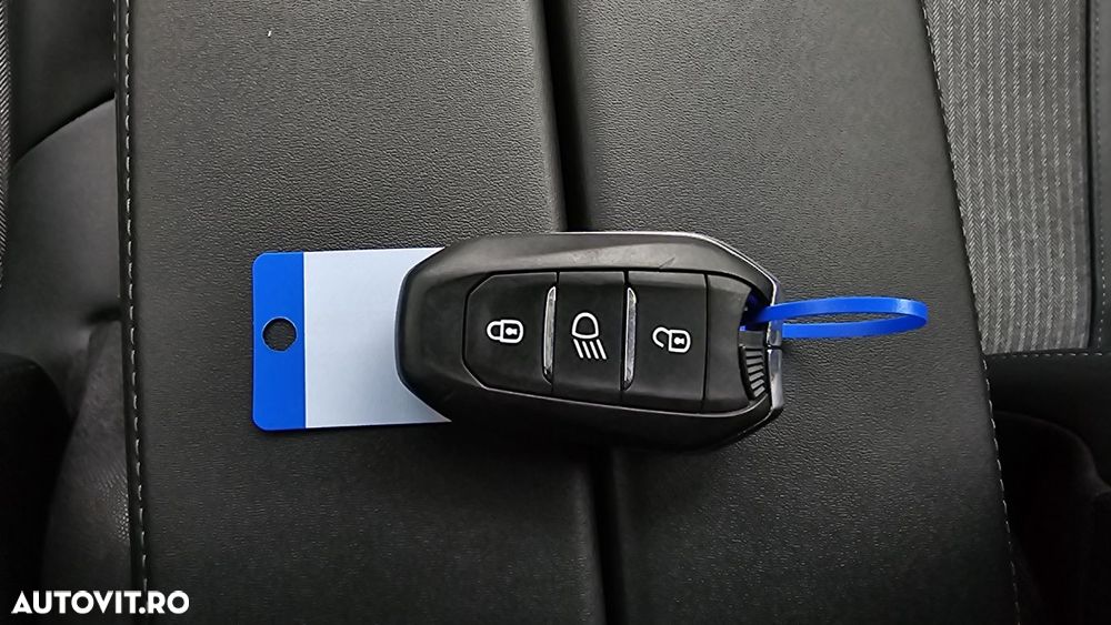 Peugeot 3008 1.2 PureTech S&S EAT8 Allure - 21