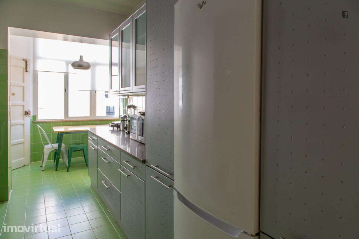 Quarto - localizado em São Sebastião Lisbon - Grande imagem: 3/33