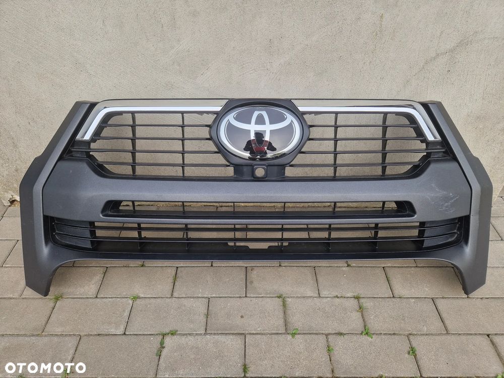 ATRAPA, GRIL TOYOTA HILUX VIII LIFT INVINCIBLE 2020-- - 1