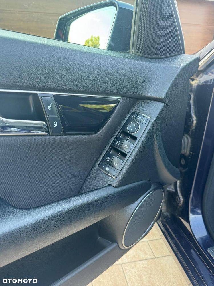 Mercedes-Benz Klasa C 220 CDI DPF Automatik BlueEFFICIENCY Avantgarde - 15