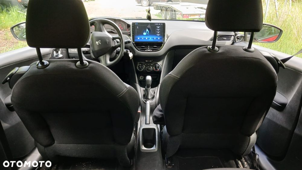Peugeot 208 - 10