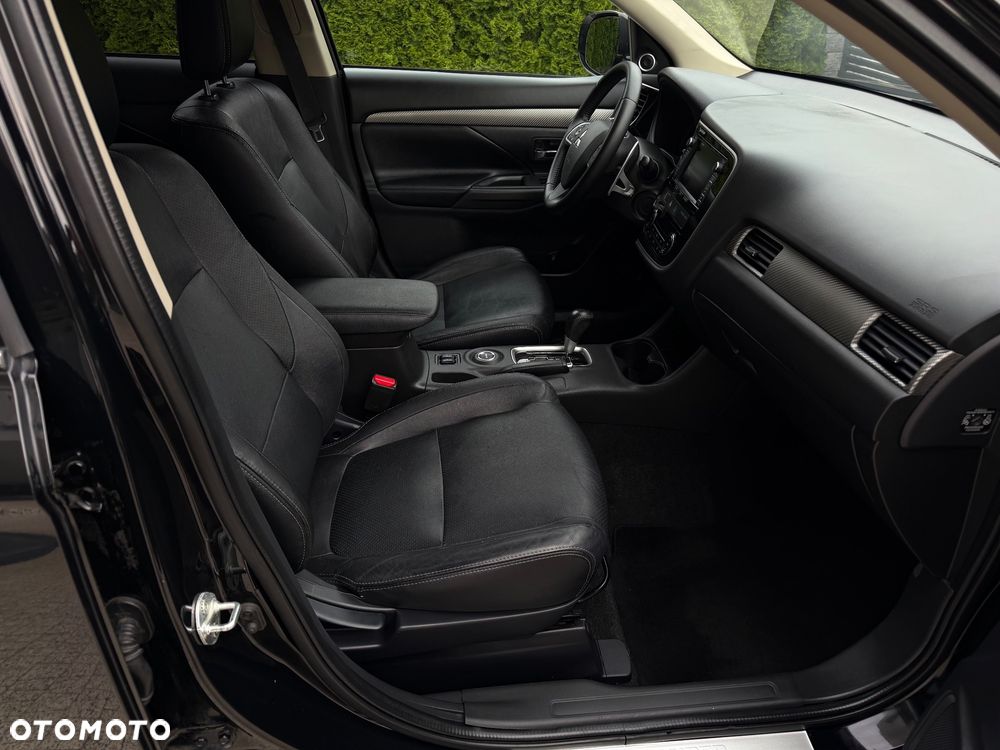 Mitsubishi Outlander 2.0 4WD CVT Diamant Edition+ - 28
