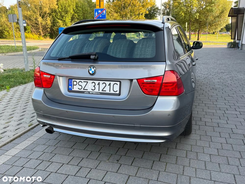 BMW Seria 3 318i Touring - 8