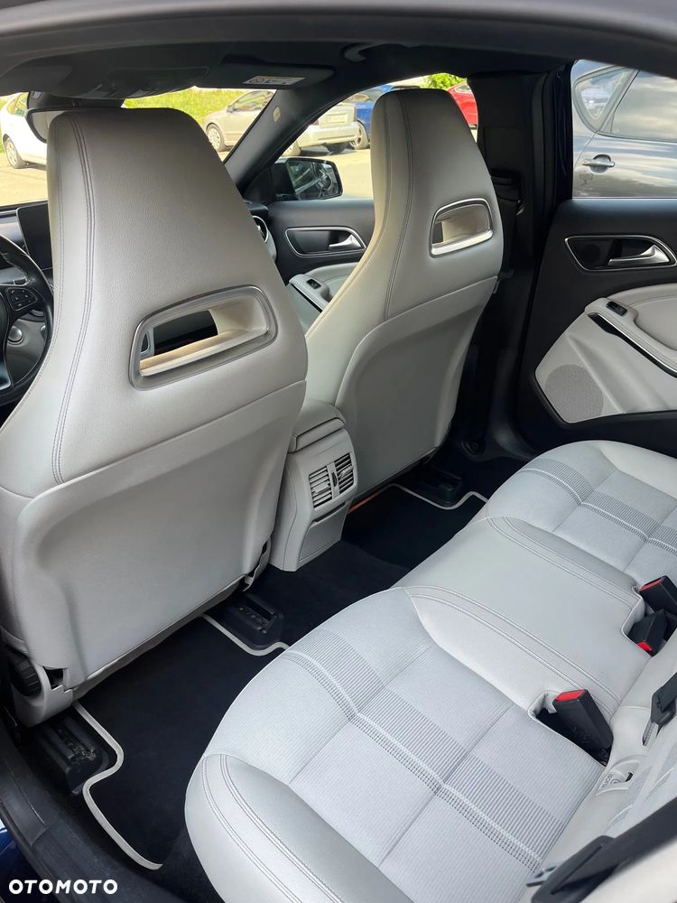 Mercedes-Benz GLA 200 7G-DCT - 14